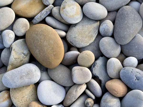 破鵝卵石選哪種破碎石機好？