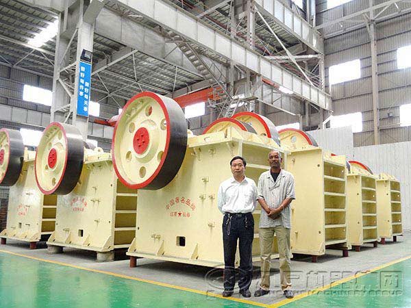 碎石機(jī)現(xiàn)場