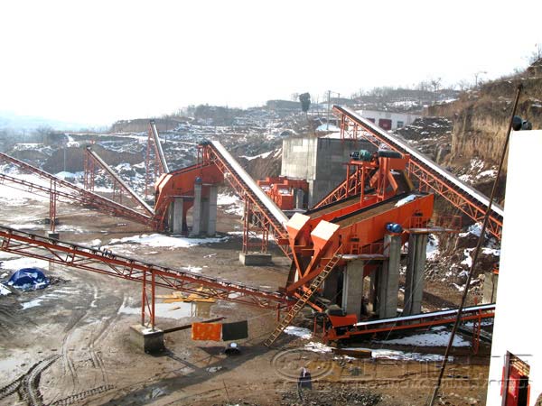 石子粉碎機生產(chǎn)現(xiàn)場