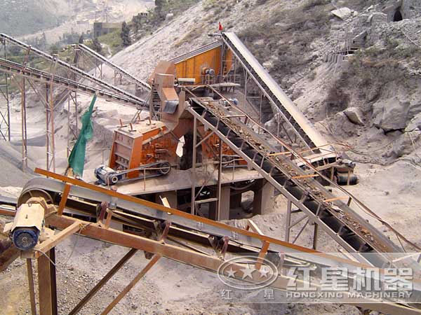 石料破碎機工作現(xiàn)場