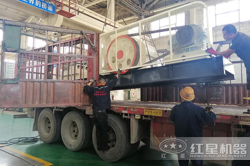 設(shè)備裝車發(fā)貨現(xiàn)場(chǎng)