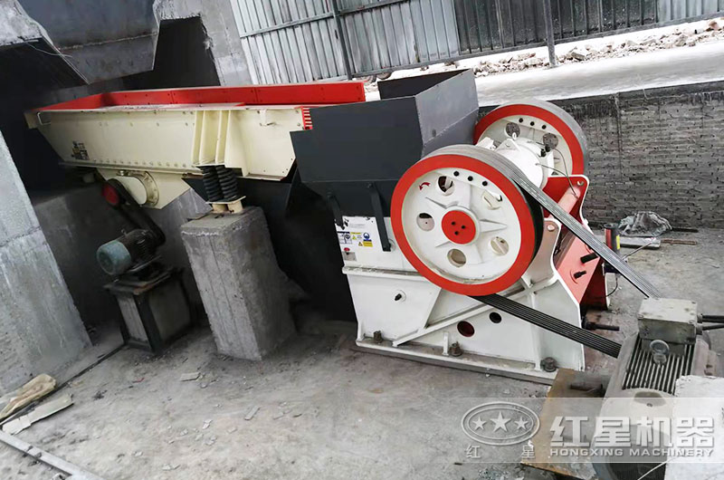 硬巖石料用那種破碎機(jī)？多少錢一臺(tái)？