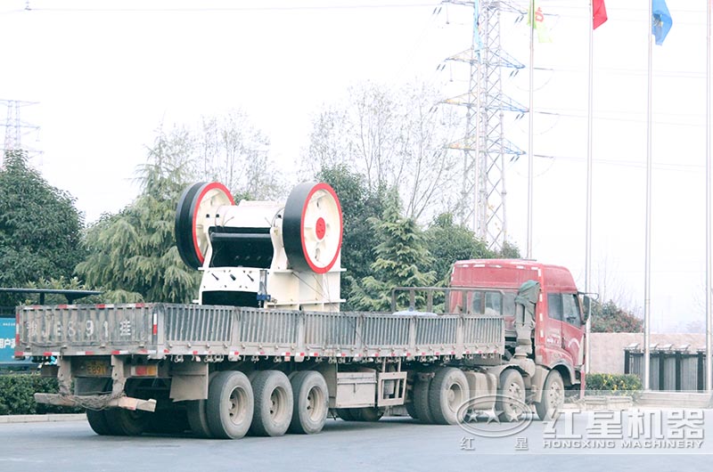 912破碎機(jī)發(fā)貨現(xiàn)場(chǎng)