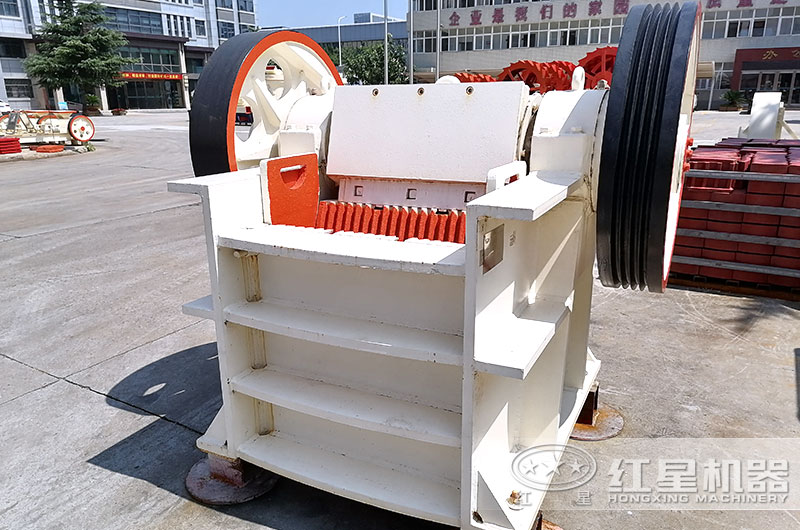 250x1000細(xì)顎破碎機(jī)產(chǎn)量多少？配多大電機(jī)？