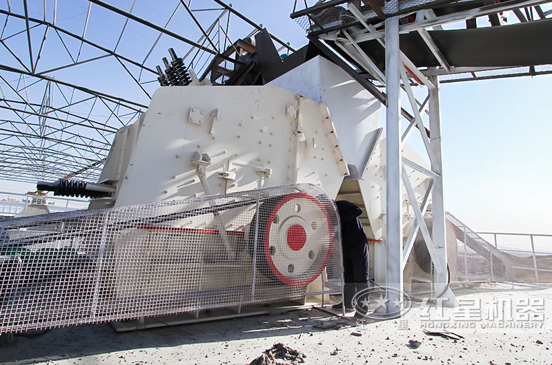 珍珠巖設備生產(chǎn)線——反擊式破碎機