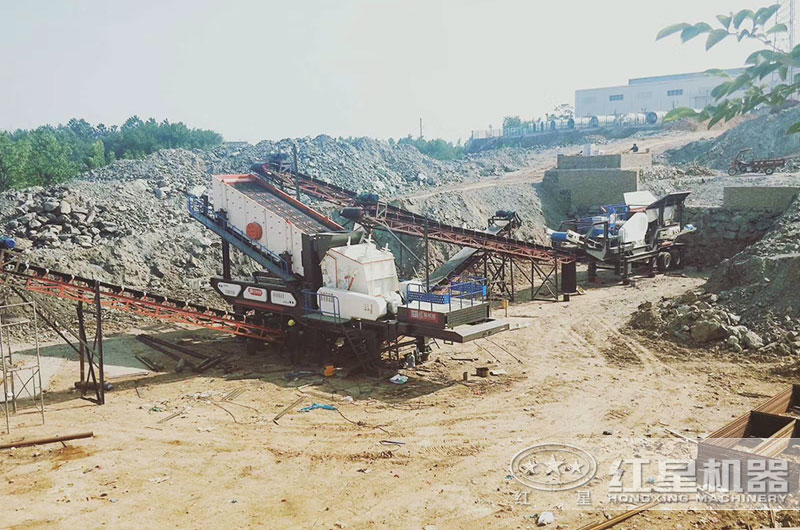 移動(dòng)式破碎生產(chǎn)線現(xiàn)場(chǎng)圖片 移動(dòng)式破碎生產(chǎn)線現(xiàn)場(chǎng)圖片