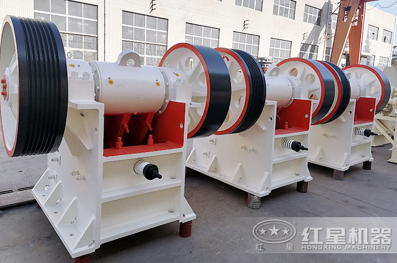 250x1000細(xì)顎破碎機(jī)圖片 250x1000細(xì)顎破碎機(jī)圖片