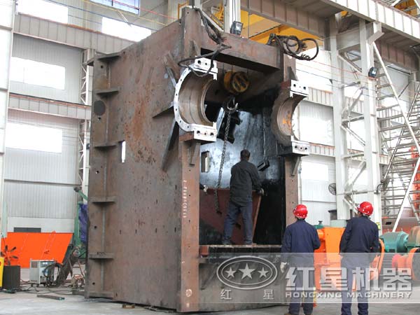 大型破碎設(shè)備生產(chǎn)車(chē)間