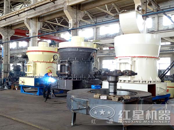 雷蒙磨粉機(jī)加工車(chē)間