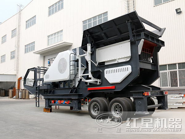 選用一體式移動破碎站作為建筑垃圾粉碎機(jī)更為適宜