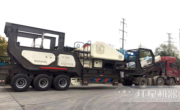 輪式流動(dòng)砂石破碎車，高產(chǎn)、快捷，時(shí)產(chǎn)百噸毫無(wú)壓力