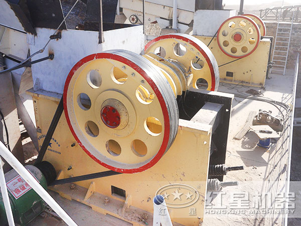 顎式石子磕石機(jī)的價(jià)格及產(chǎn)量是多少？