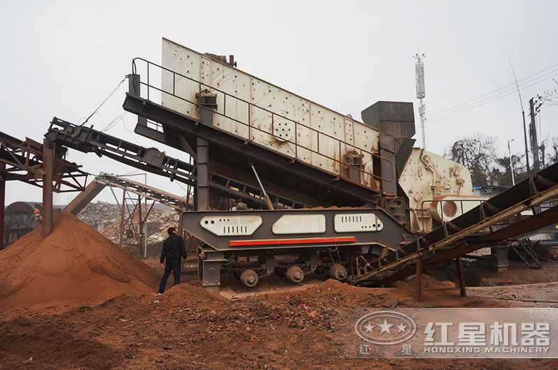 移動(dòng)碎石機(jī)作業(yè)客戶現(xiàn)場