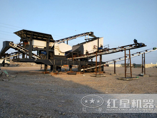 移動鄂式磕石機處理石子時產(chǎn)量多大，需投資多少錢？