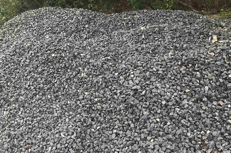 鋪路、修路用的瓜子石破碎機(jī)多少錢一套