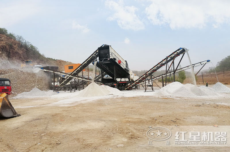 移動(dòng)制砂機(jī)作業(yè)現(xiàn)場(chǎng)