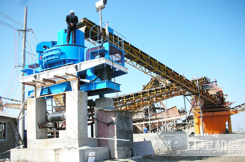 能把石頭打成沙子的機(jī)器多少錢，可以過環(huán)保嗎？