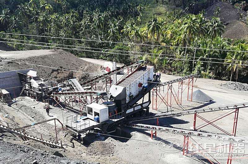 大型流動(dòng)破碎機(jī)加工石子現(xiàn)場