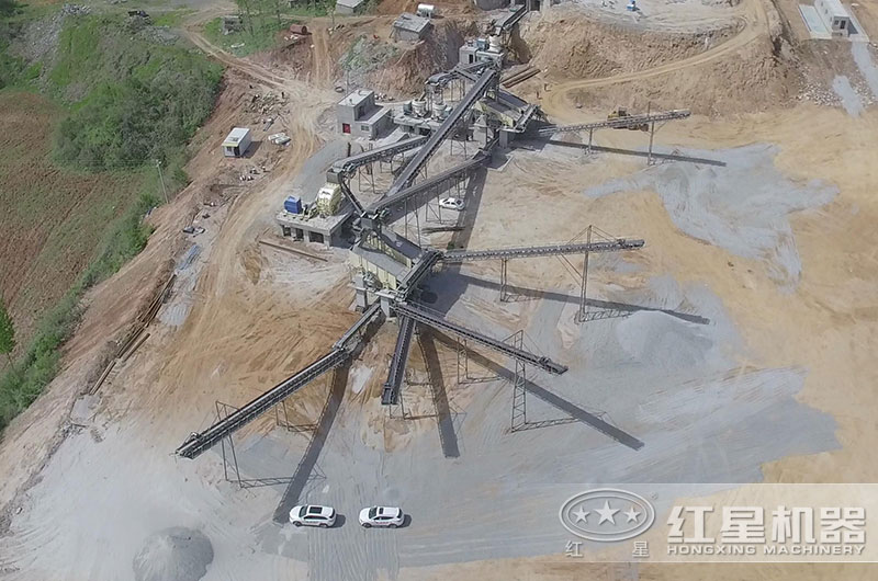 打石頭的碎石機(jī)一天產(chǎn)量多少噸，碎石機(jī)產(chǎn)量主要取決于什么