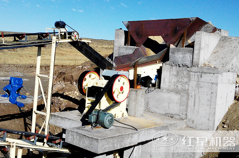 紅星46破碎機作業(yè)客戶現(xiàn)場