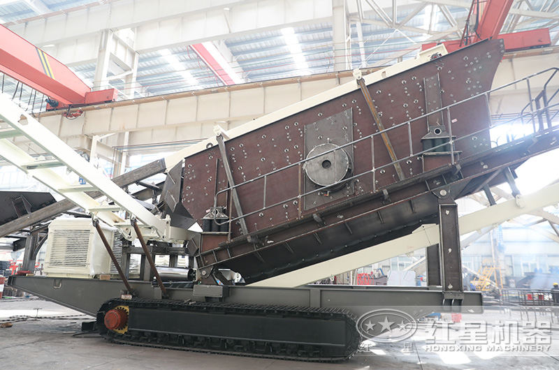 移動履帶篩分機(jī)生產(chǎn)車間