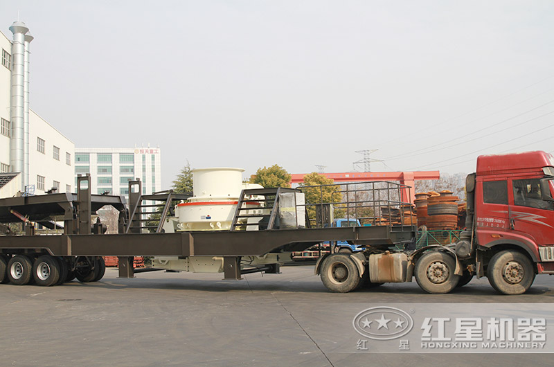 即將開往沙廠的車載移動打沙機(jī)