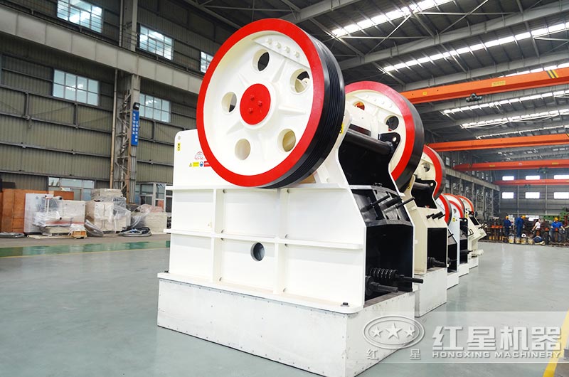 PE900*1200鄂式碎石機(jī)產(chǎn)量大概多少？能破碎水泥塊嗎？