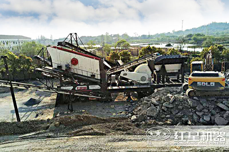 煤炭移動(dòng)式破碎生產(chǎn)現(xiàn)場(chǎng)