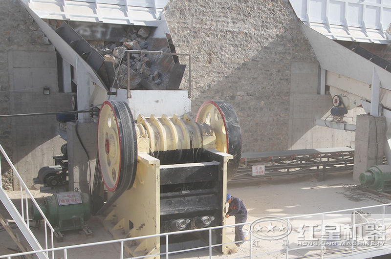 時產(chǎn)1000噸的鄂破機下料口多大，有哪些型號？