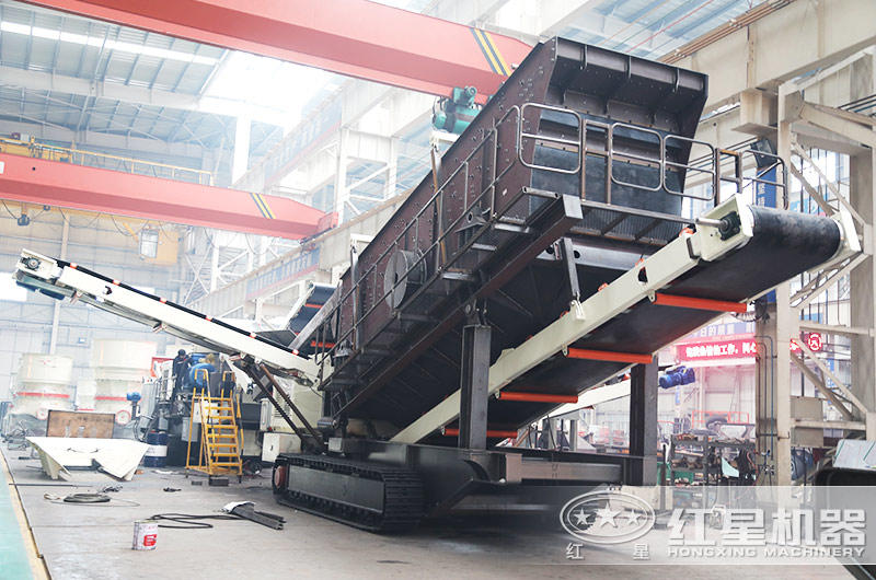 移動(dòng)履帶一體式石子破碎機(jī)生產(chǎn)車間