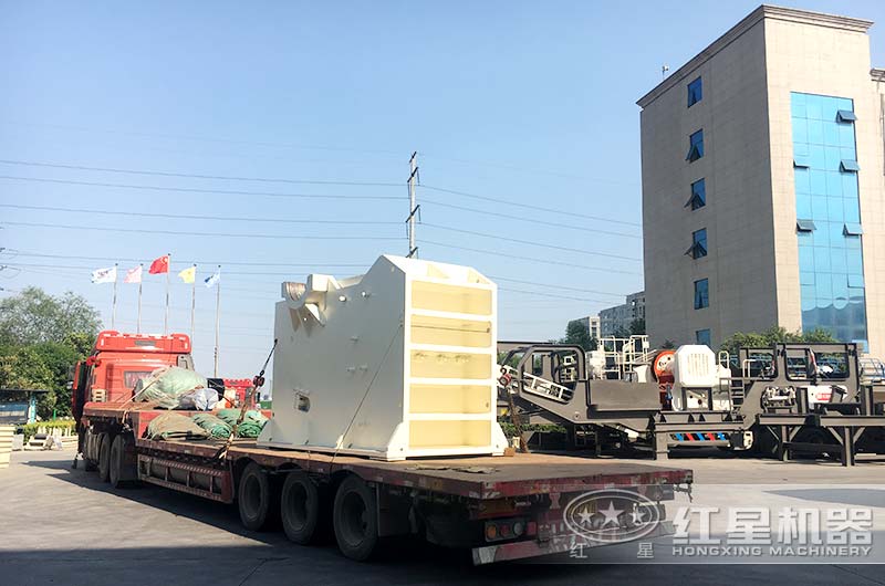 玻璃沙顆粒粉碎機(jī)已經(jīng)裝車(chē)發(fā)貨