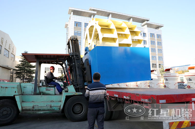 客戶輪式洗砂機裝車發(fā)貨現場