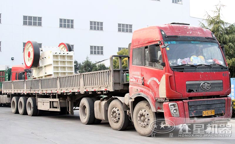 人工破碎混凝土用什么機器？選擇顎破機，大產(chǎn)量，運行可靠