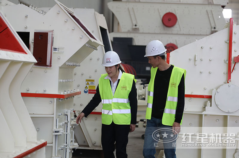 有1萬(wàn)至2萬(wàn)左右的的小型碎石機(jī)嗎？