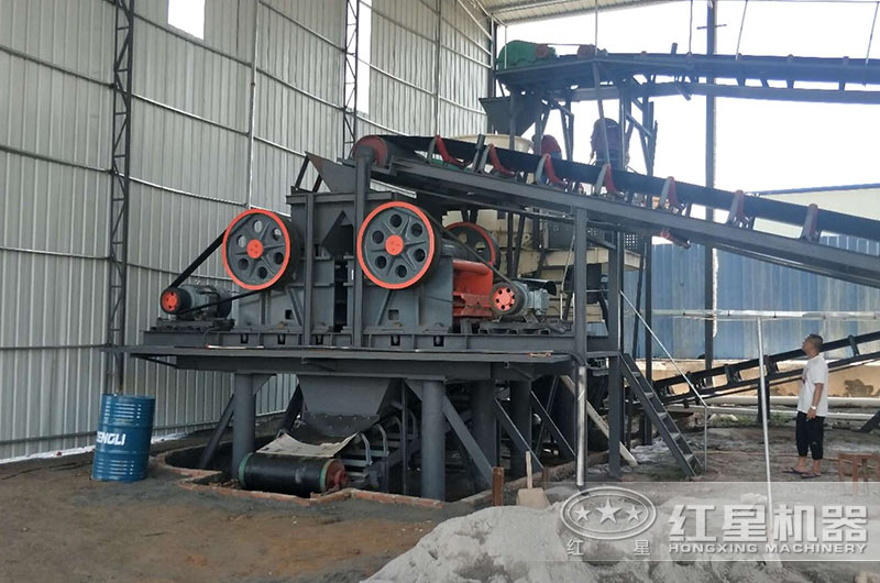 顎式碎裂設(shè)備的顎板有什么作用？宜采用哪種材料制作？