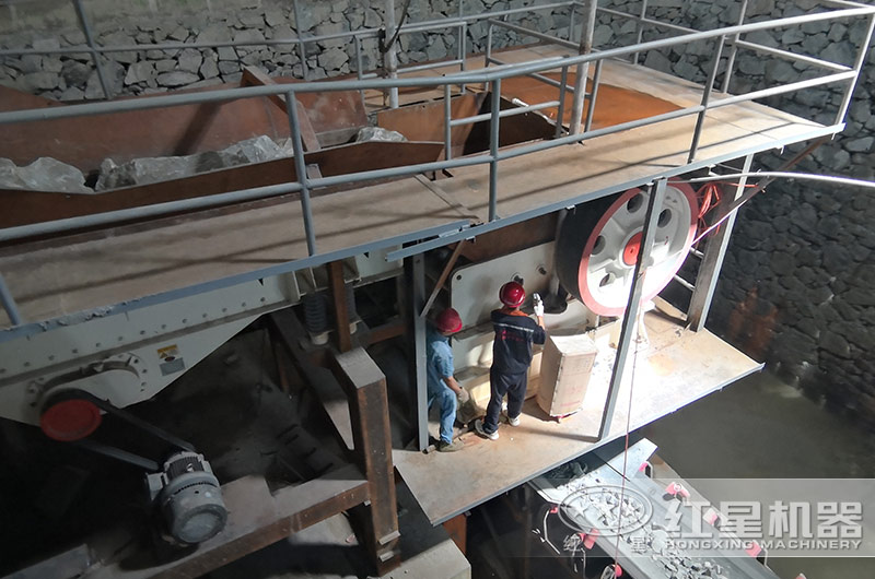 瀝青混凝土用輝綠巖還是玄武巖？鄂式破碎機(jī)碎輝綠巖怎樣？