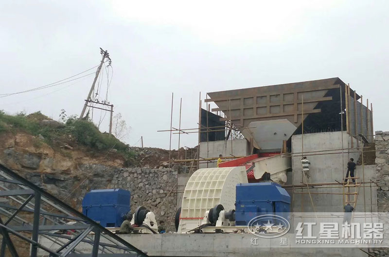 重錘破機作業(yè)現(xiàn)場